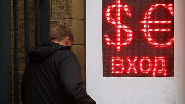 Курс евро на открытии торгов Мосбиржи снизился до 84,8 рубля