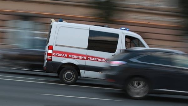 Водитель BMW протаранил столб на юге Москвы и погиб